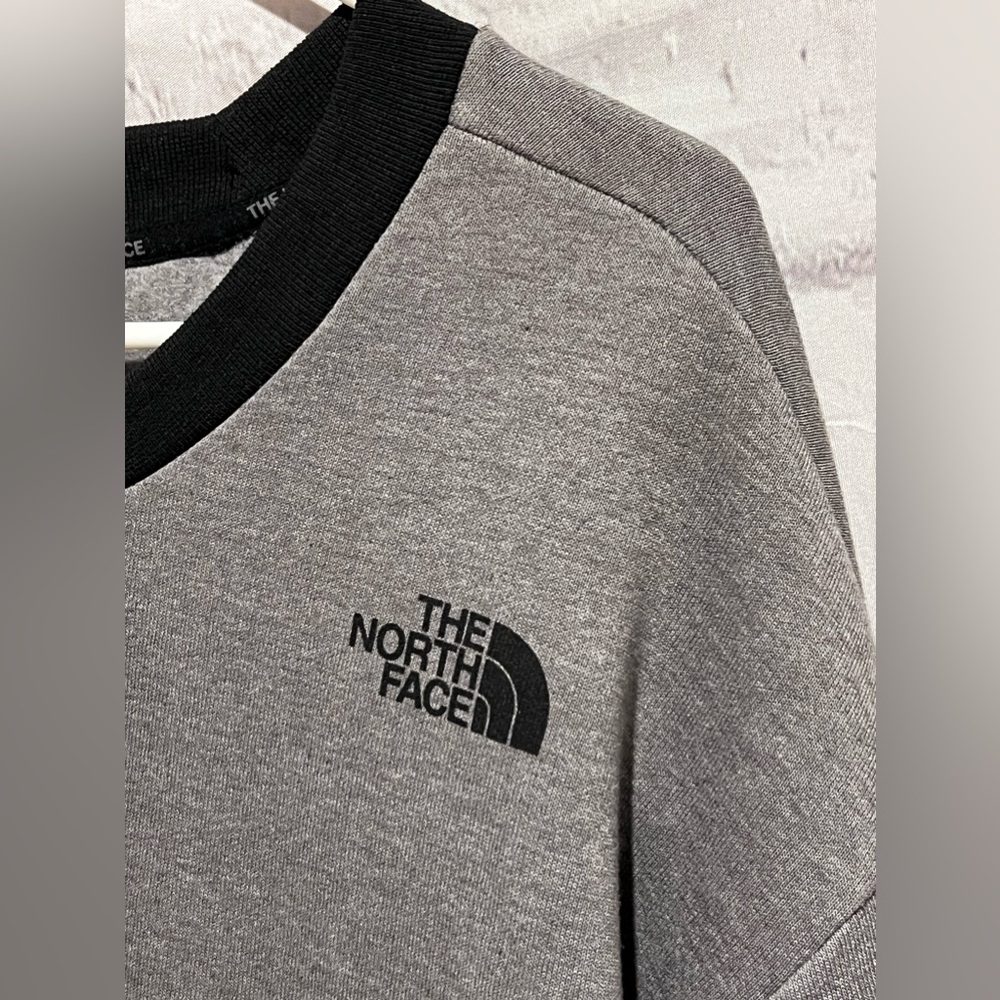The North Face Graphic Long Sleeve Crew Neck Sweater - Picture 3 of 11